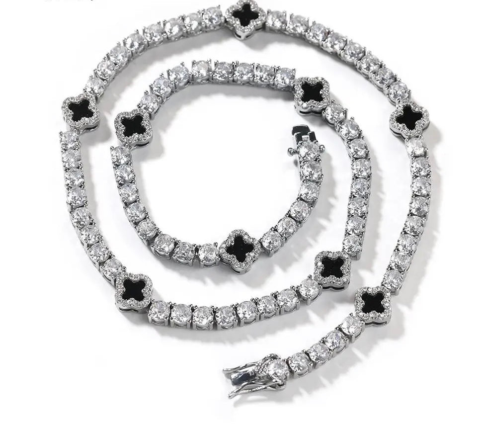 Klover Kleef Necklace